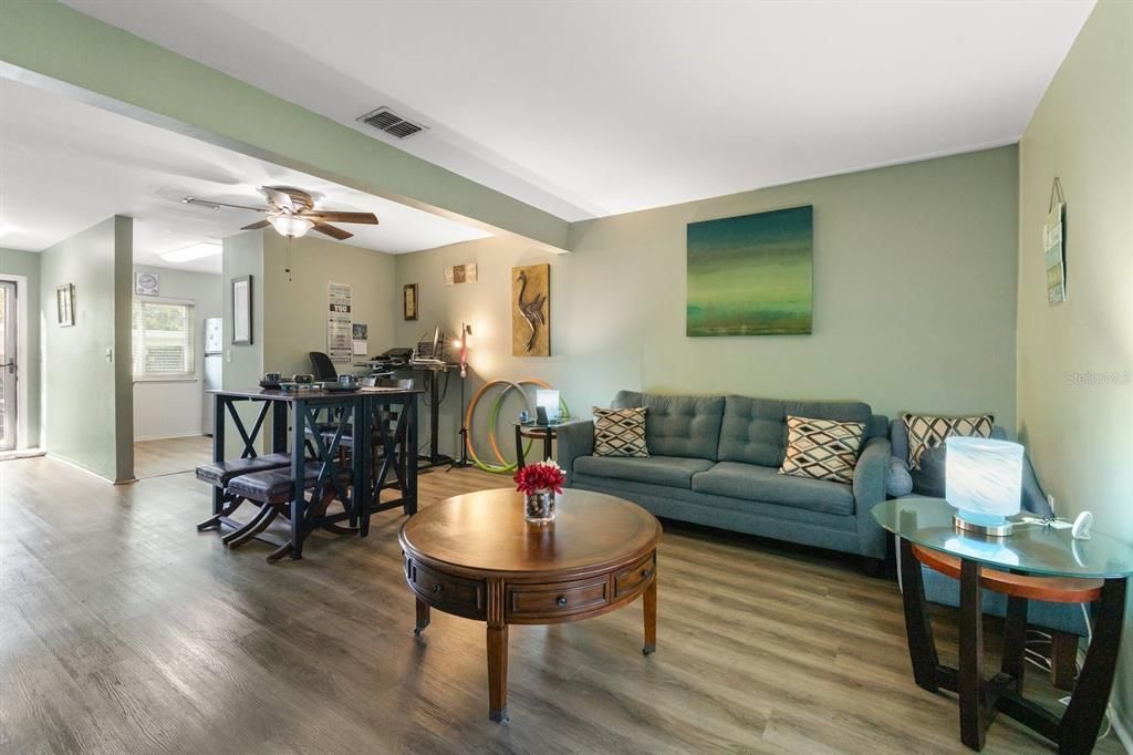 Activo con contrato: $139,900 (2 camas, 1 baños, 990 Pies cuadrados)