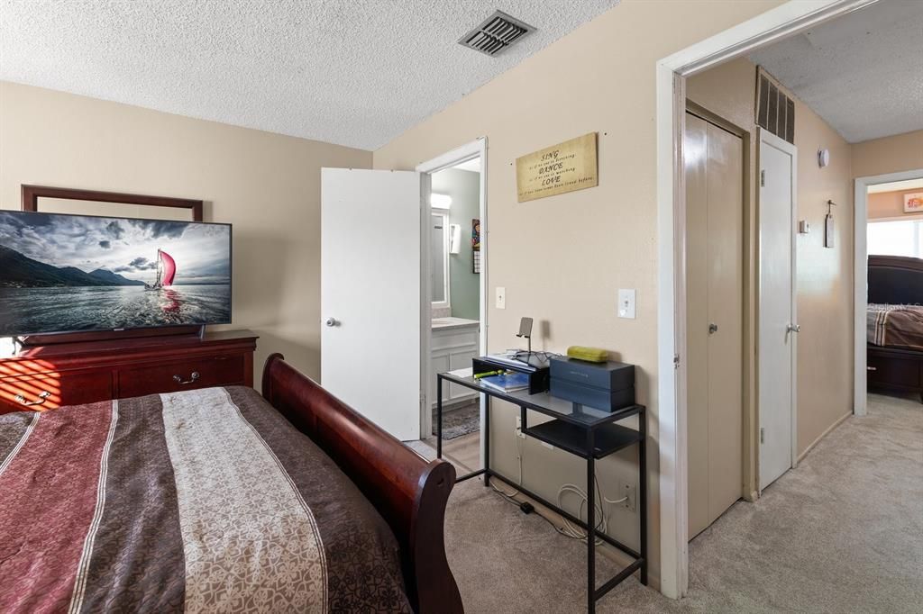 Activo con contrato: $139,900 (2 camas, 1 baños, 990 Pies cuadrados)
