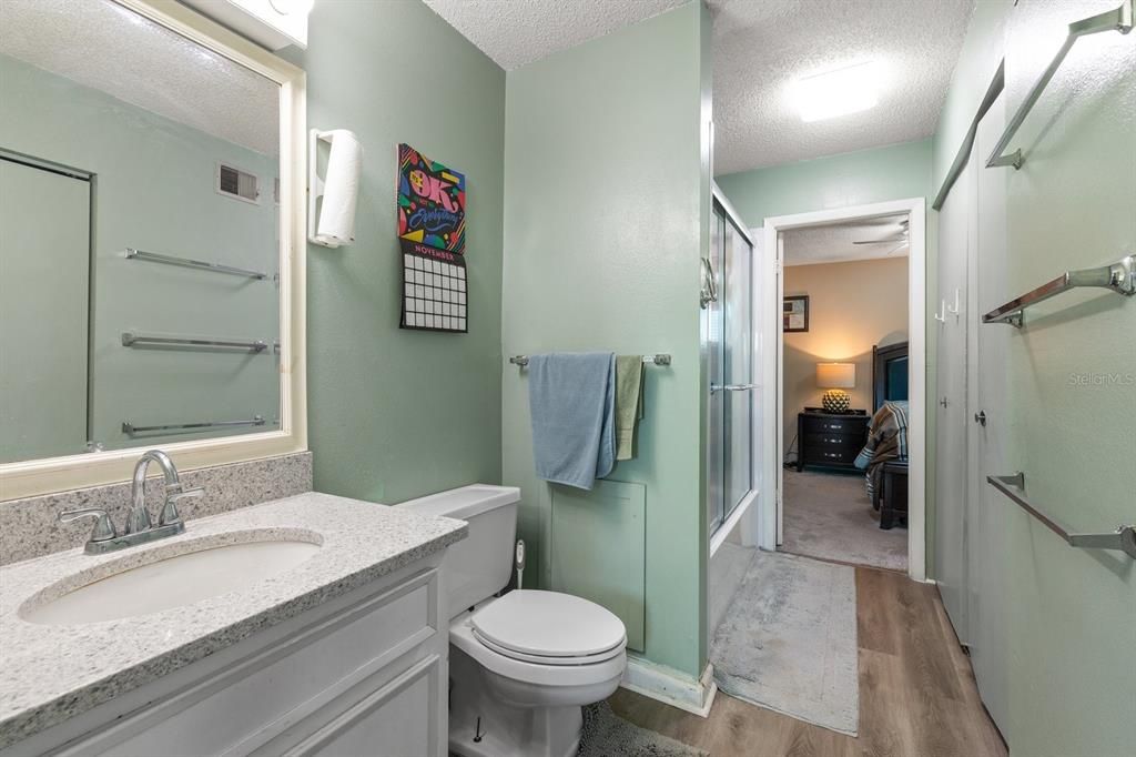 Activo con contrato: $139,900 (2 camas, 1 baños, 990 Pies cuadrados)