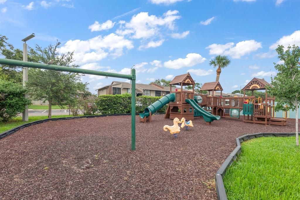 Activo con contrato: $139,900 (2 camas, 1 baños, 990 Pies cuadrados)