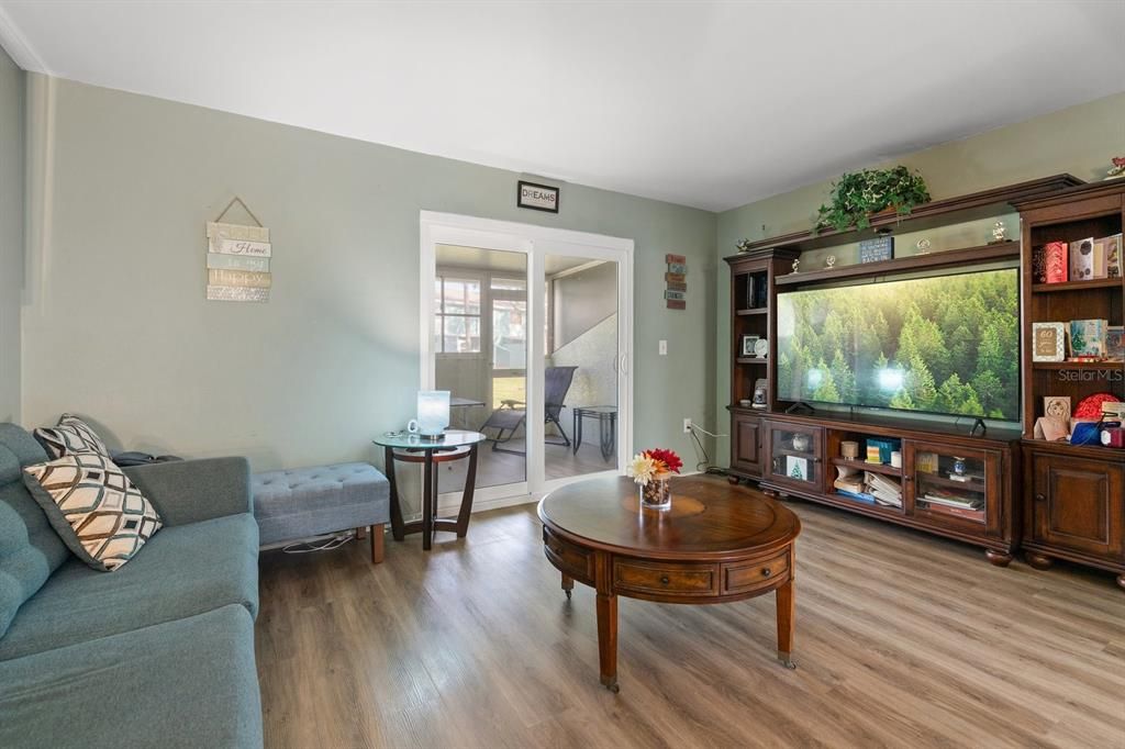 Activo con contrato: $139,900 (2 camas, 1 baños, 990 Pies cuadrados)