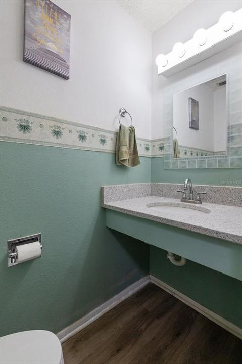 Activo con contrato: $139,900 (2 camas, 1 baños, 990 Pies cuadrados)