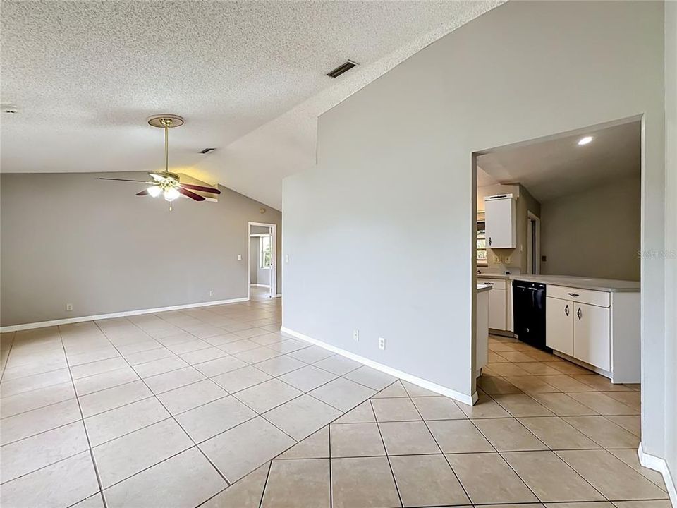 En Venta: $329,900 (3 camas, 2 baños, 1997 Pies cuadrados)