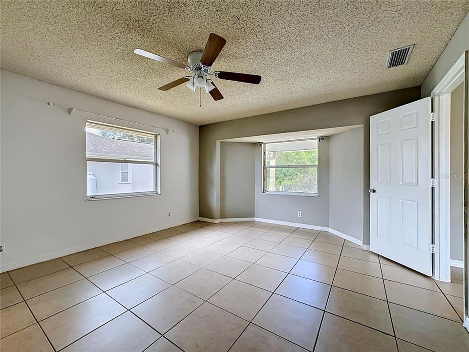 En Venta: $329,900 (3 camas, 2 baños, 1997 Pies cuadrados)