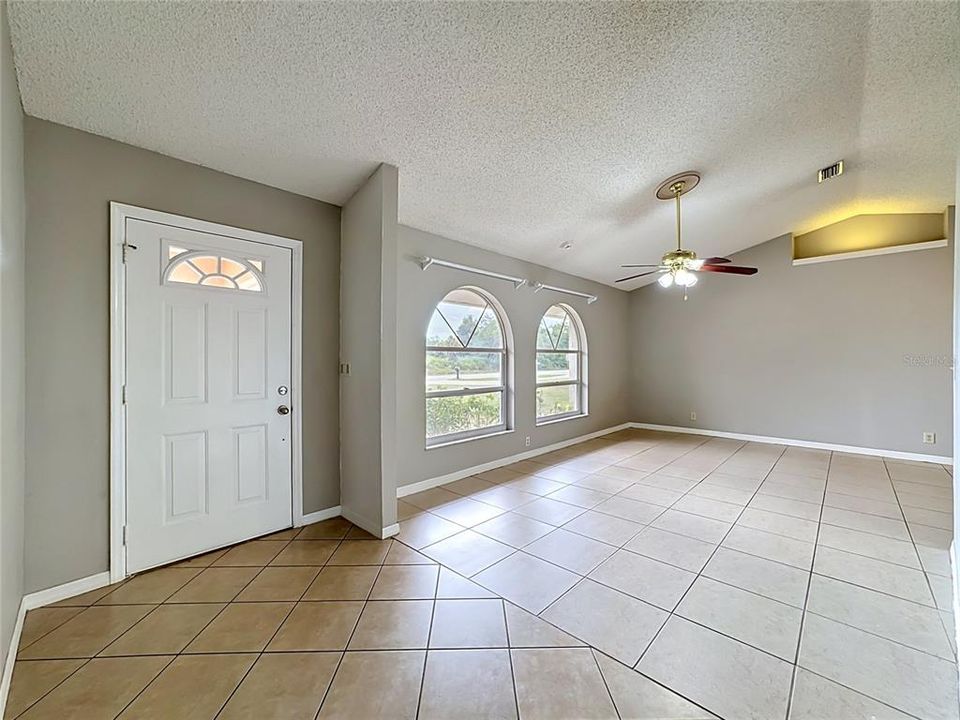 En Venta: $329,900 (3 camas, 2 baños, 1997 Pies cuadrados)
