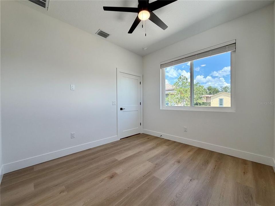 出租: $2,150 (2 贝兹, 1 浴室, 736 平方英尺)