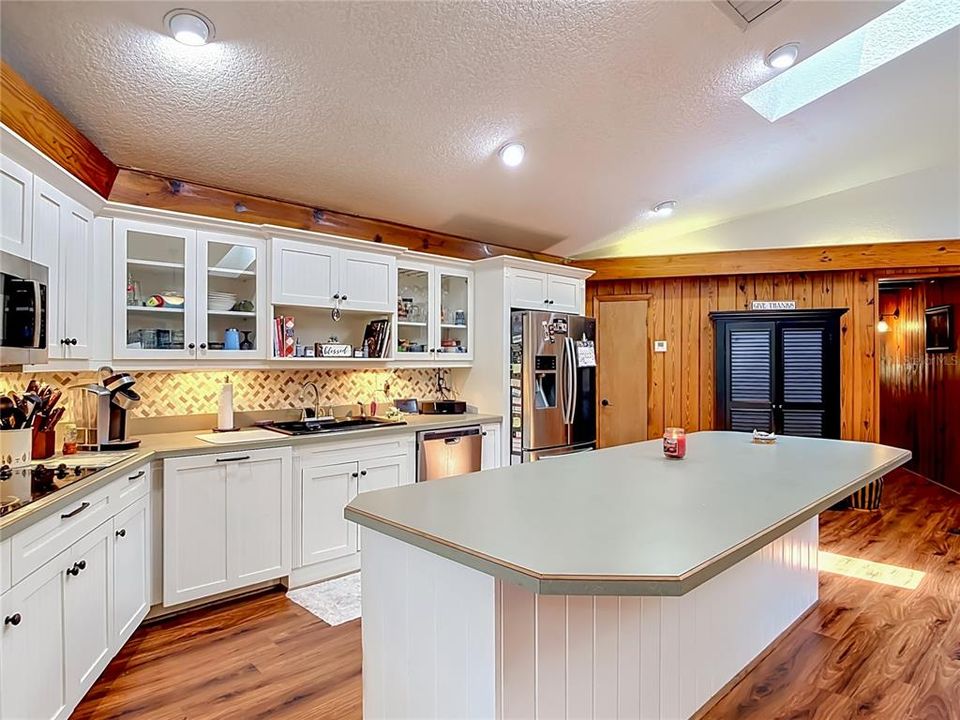 For Sale: $389,000 (4 beds, 3 baths, 2306 Square Feet)