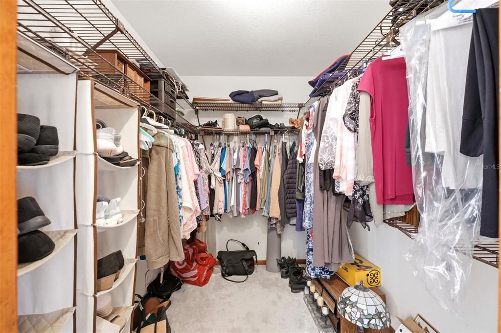Activo con contrato: $389,900 (3 camas, 2 baños, 2114 Pies cuadrados)