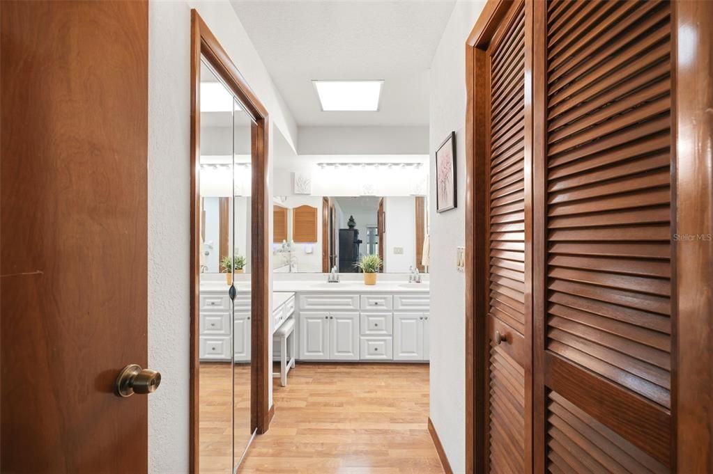 Activo con contrato: $389,900 (3 camas, 2 baños, 2114 Pies cuadrados)