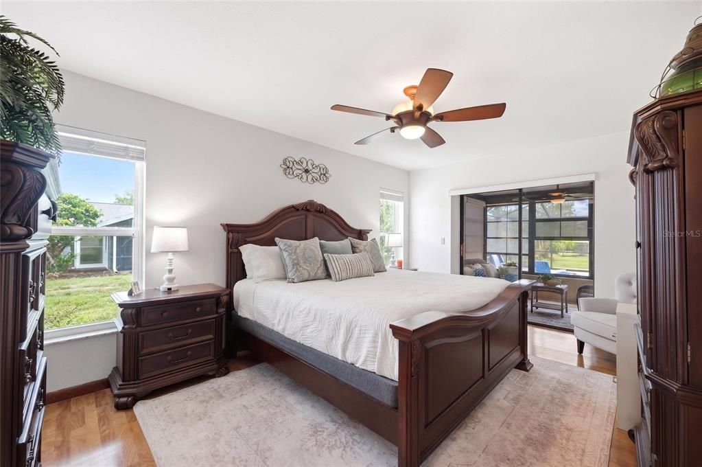Activo con contrato: $389,900 (3 camas, 2 baños, 2114 Pies cuadrados)