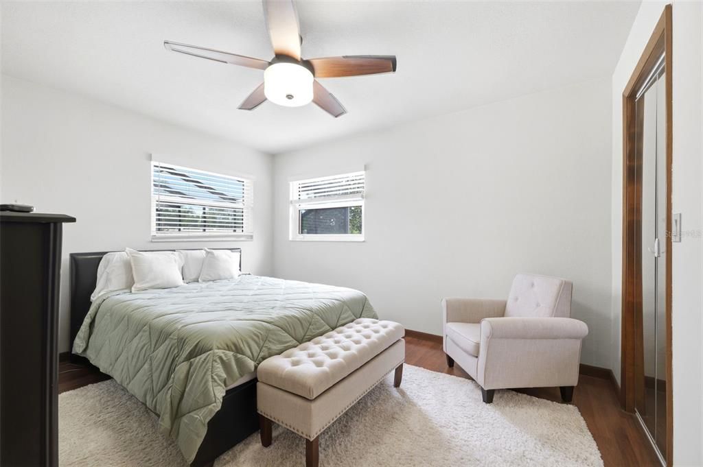 Activo con contrato: $389,900 (3 camas, 2 baños, 2114 Pies cuadrados)