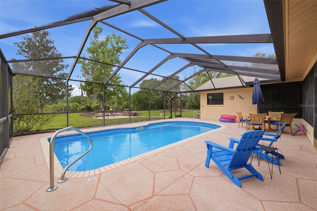 Activo con contrato: $389,900 (3 camas, 2 baños, 2114 Pies cuadrados)
