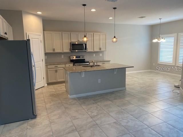For Rent: $2,200 (4 beds, 2 baths, 1767 Square Feet)