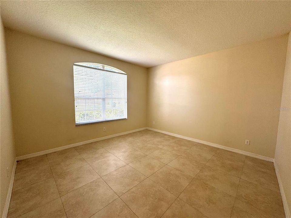 Activo con contrato: $2,799 (4 camas, 3 baños, 2457 Pies cuadrados)