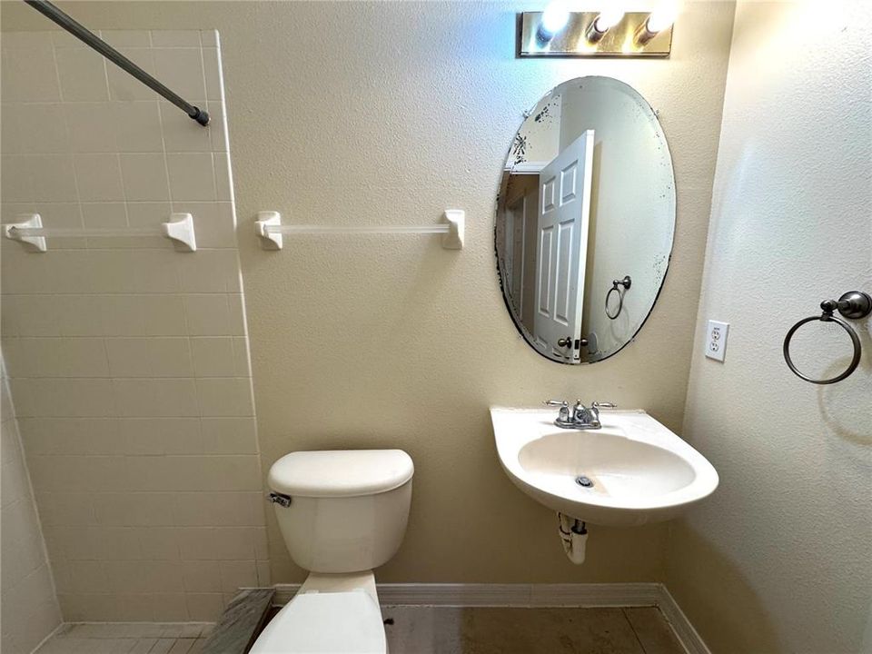 Activo con contrato: $2,799 (4 camas, 3 baños, 2457 Pies cuadrados)