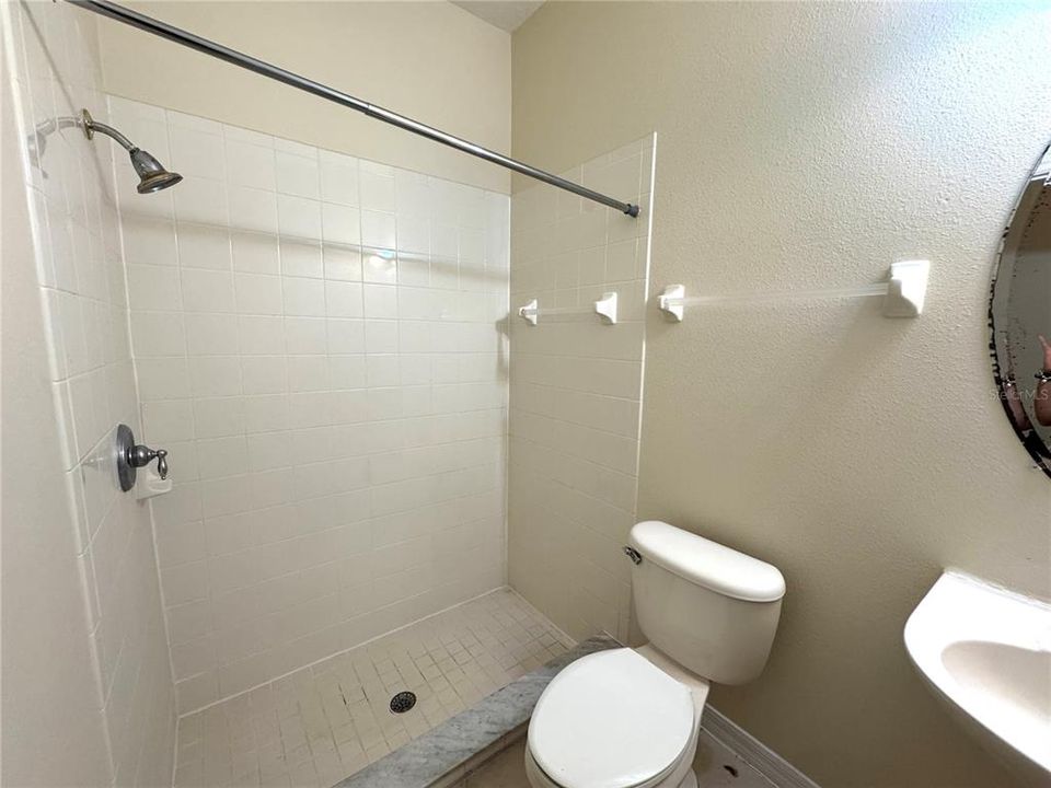 Activo con contrato: $2,799 (4 camas, 3 baños, 2457 Pies cuadrados)