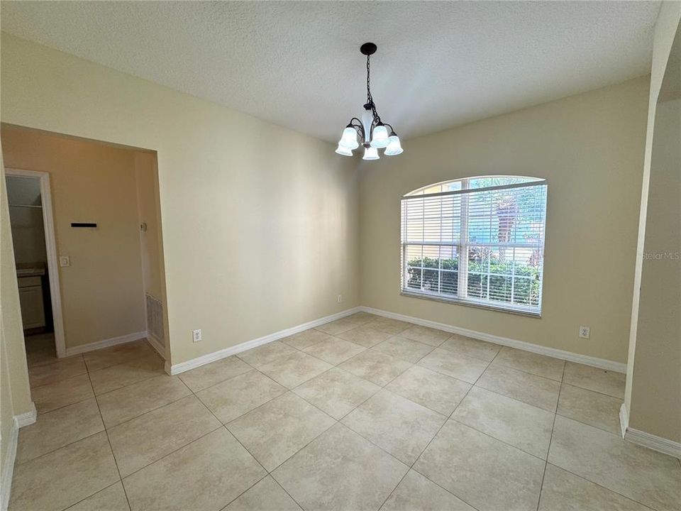 Activo con contrato: $2,799 (4 camas, 3 baños, 2457 Pies cuadrados)