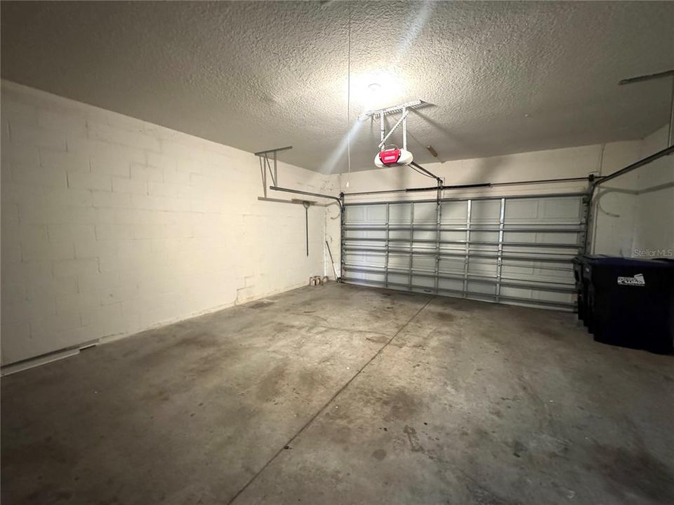 Activo con contrato: $2,799 (4 camas, 3 baños, 2457 Pies cuadrados)