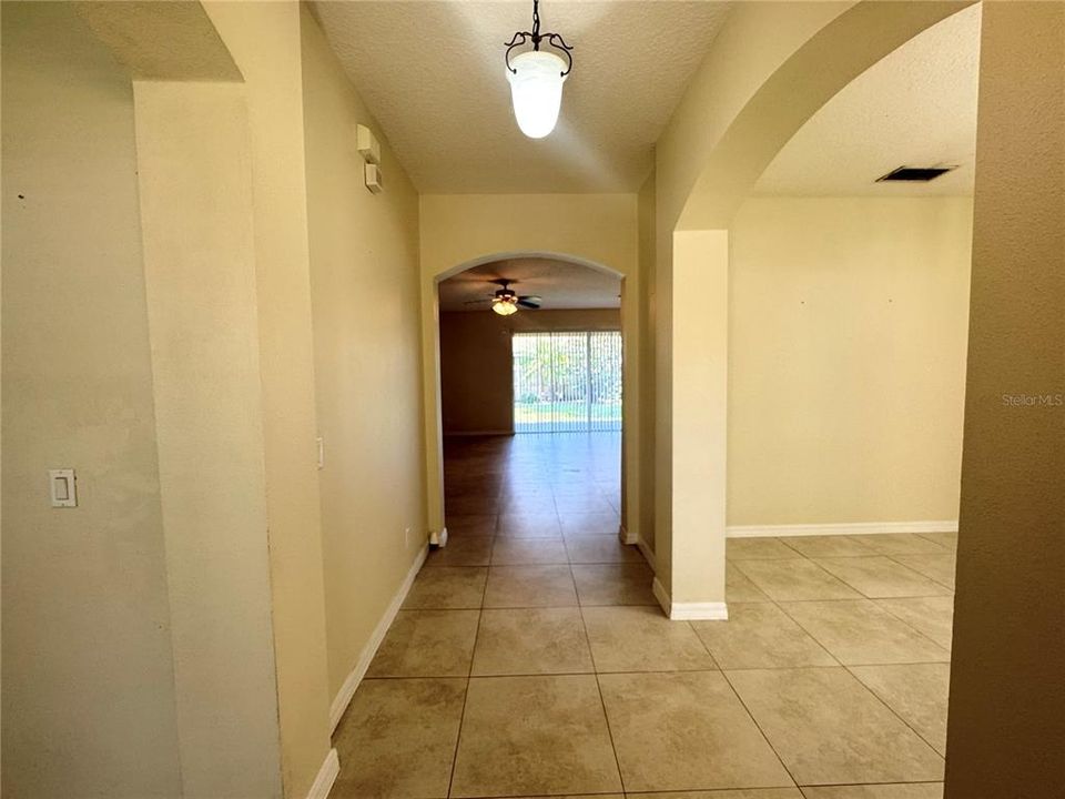 Activo con contrato: $2,799 (4 camas, 3 baños, 2457 Pies cuadrados)