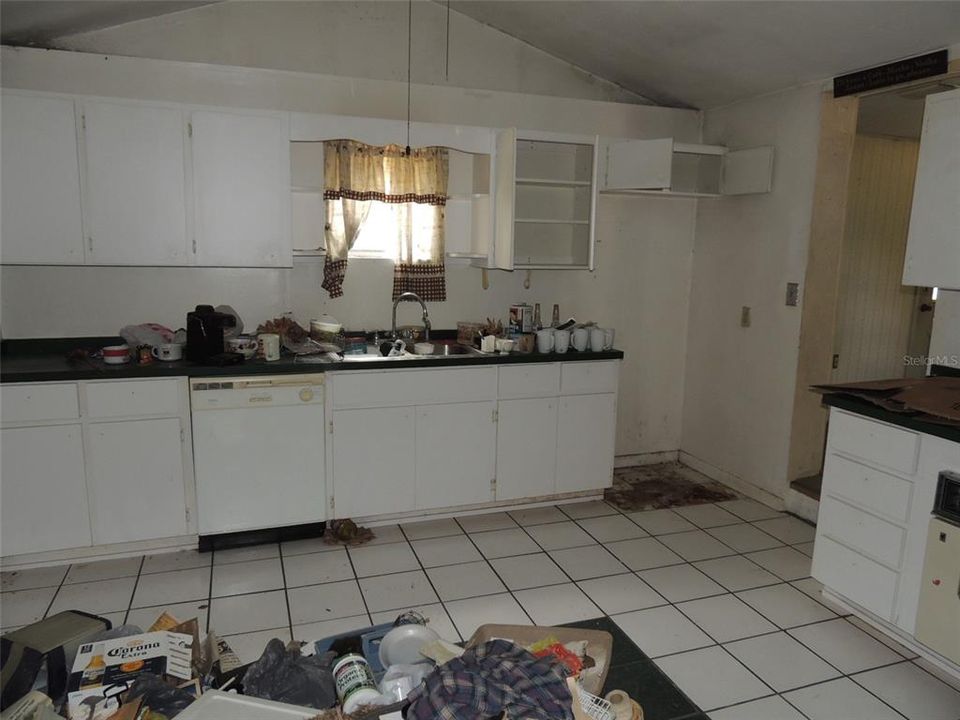 For Sale: $180,000 (2 beds, 1 baths, 1605 Square Feet)