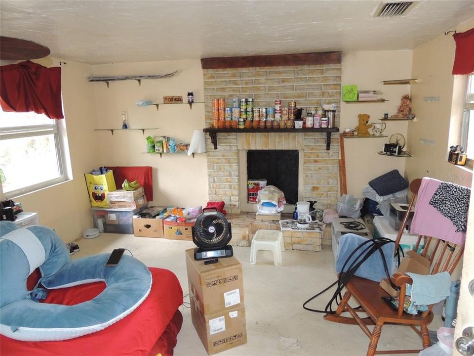 For Sale: $180,000 (2 beds, 1 baths, 1605 Square Feet)