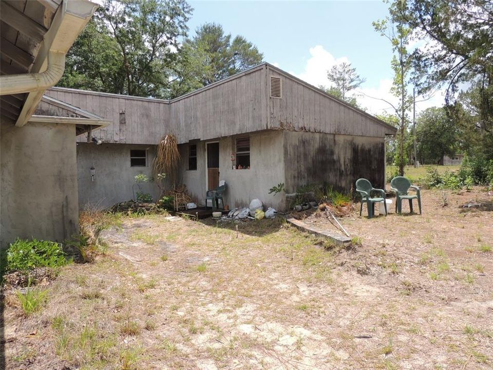 For Sale: $180,000 (2 beds, 1 baths, 1605 Square Feet)
