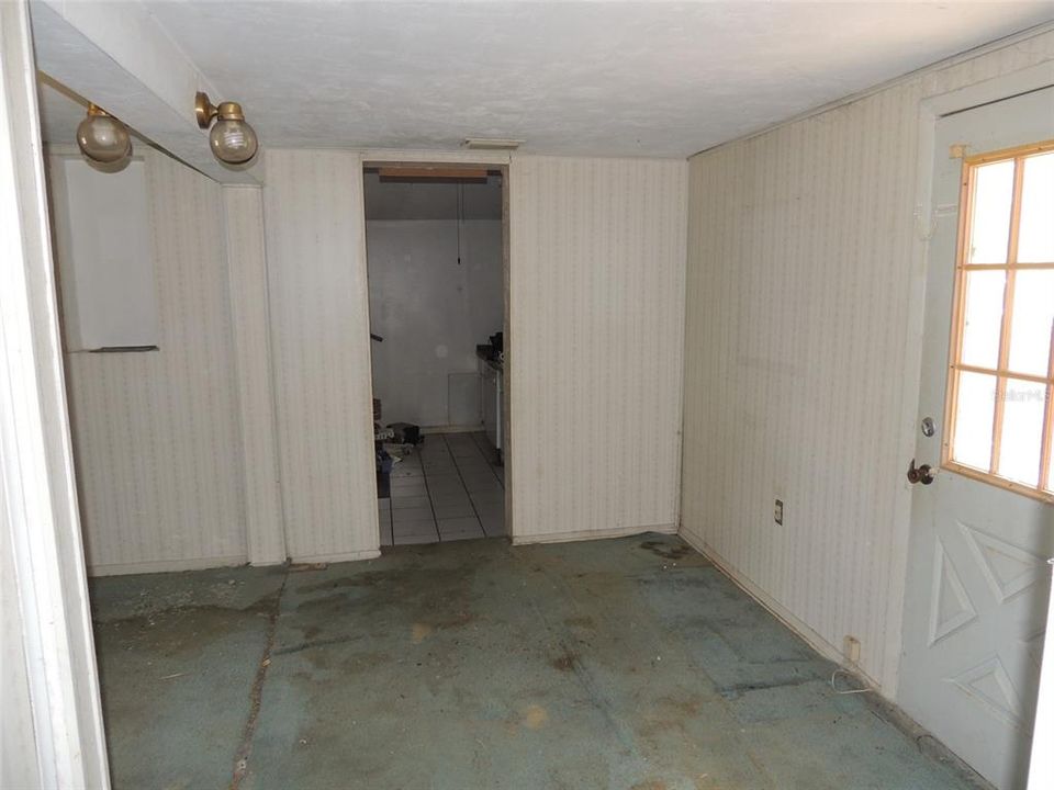 For Sale: $180,000 (2 beds, 1 baths, 1605 Square Feet)