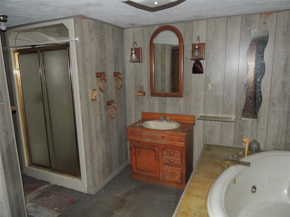 For Sale: $180,000 (2 beds, 1 baths, 1605 Square Feet)