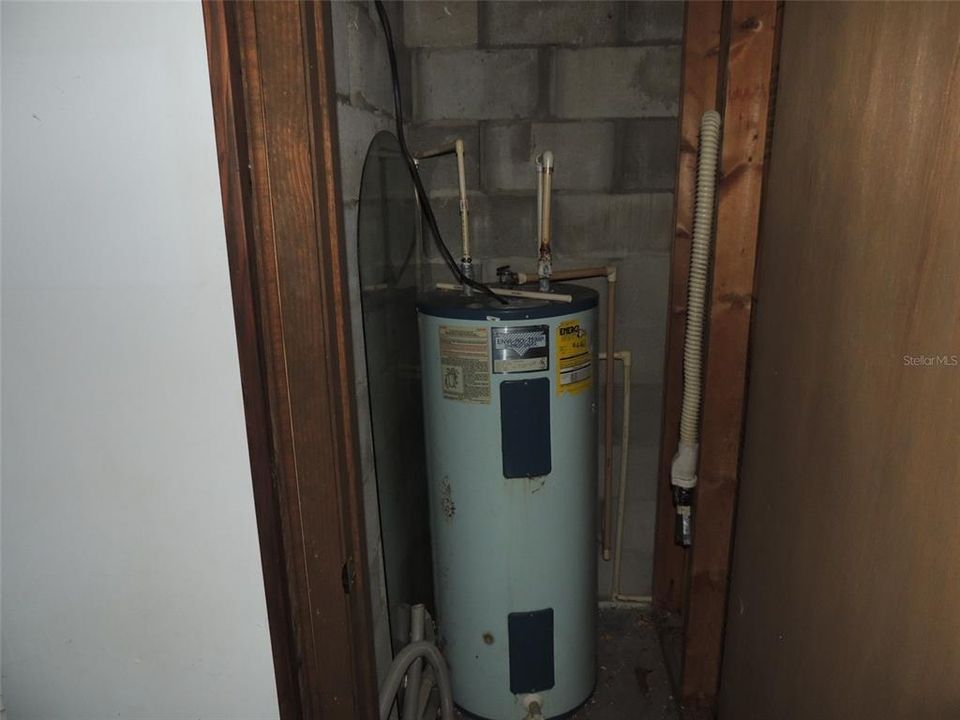 For Sale: $180,000 (2 beds, 1 baths, 1605 Square Feet)