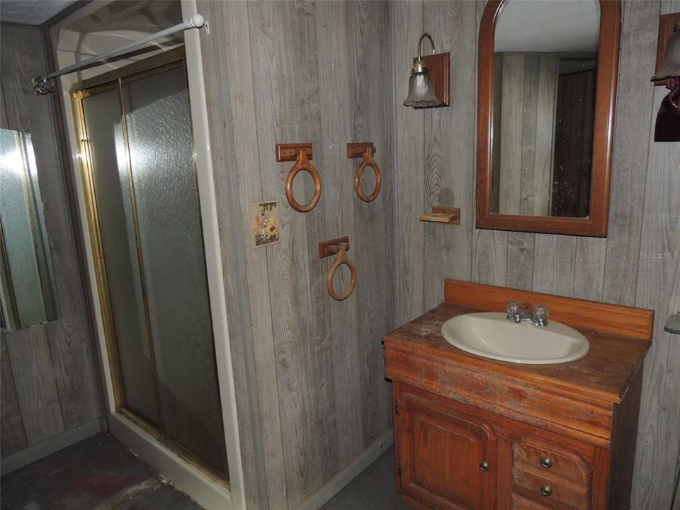 For Sale: $180,000 (2 beds, 1 baths, 1605 Square Feet)