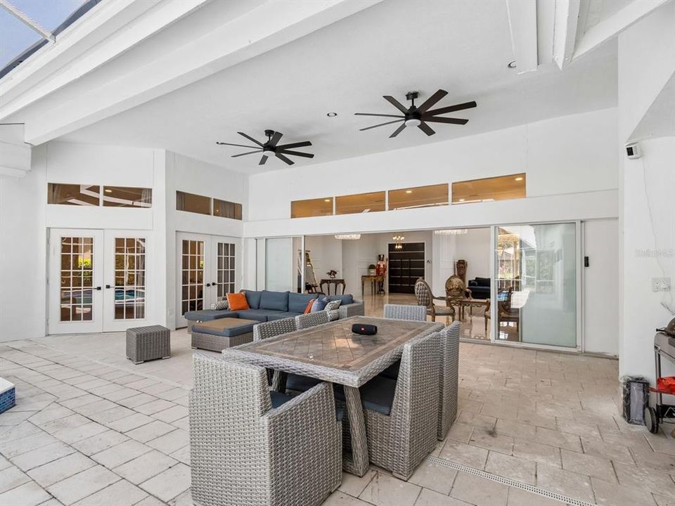 Activo con contrato: $1,600,000 (5 camas, 5 baños, 4200 Pies cuadrados)