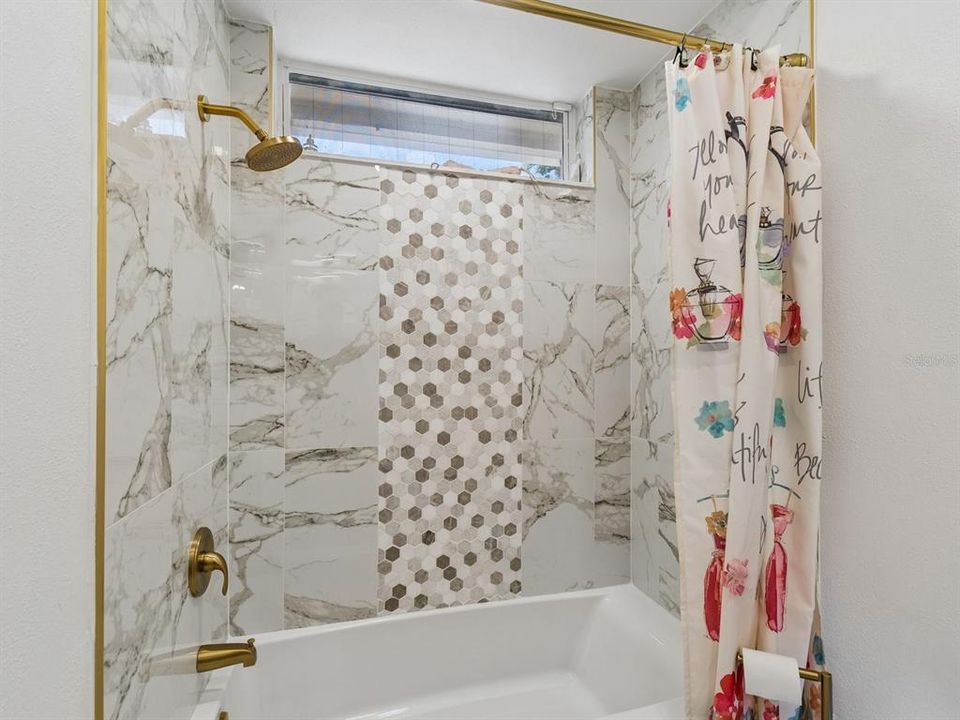 Activo con contrato: $1,600,000 (5 camas, 5 baños, 4200 Pies cuadrados)