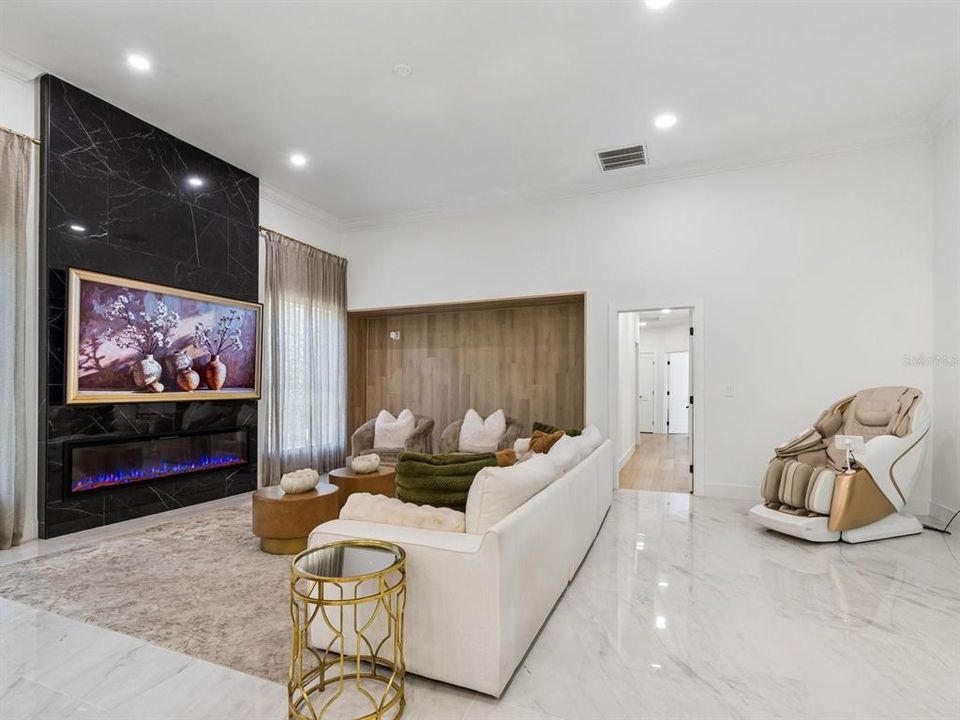 Activo con contrato: $1,600,000 (5 camas, 5 baños, 4200 Pies cuadrados)