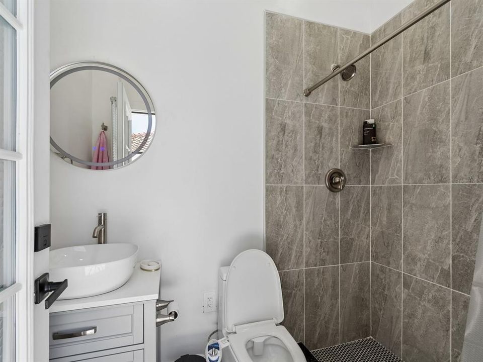 Activo con contrato: $1,600,000 (5 camas, 5 baños, 4200 Pies cuadrados)