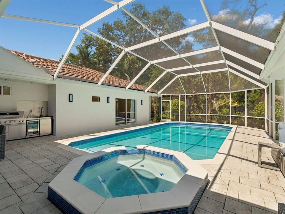 Activo con contrato: $1,600,000 (5 camas, 5 baños, 4200 Pies cuadrados)