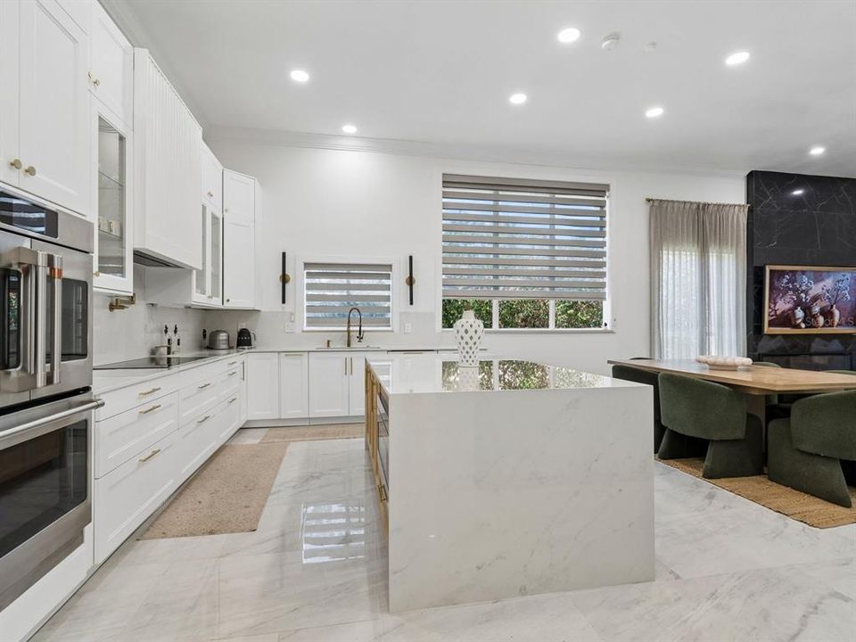 Activo con contrato: $1,600,000 (5 camas, 5 baños, 4200 Pies cuadrados)