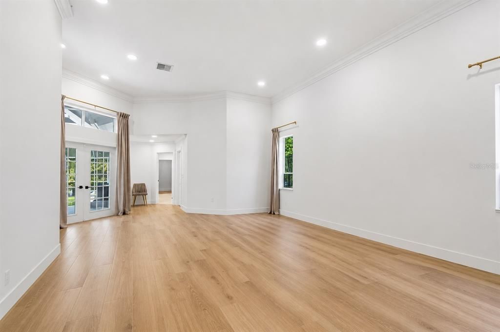 Activo con contrato: $1,600,000 (5 camas, 5 baños, 4200 Pies cuadrados)