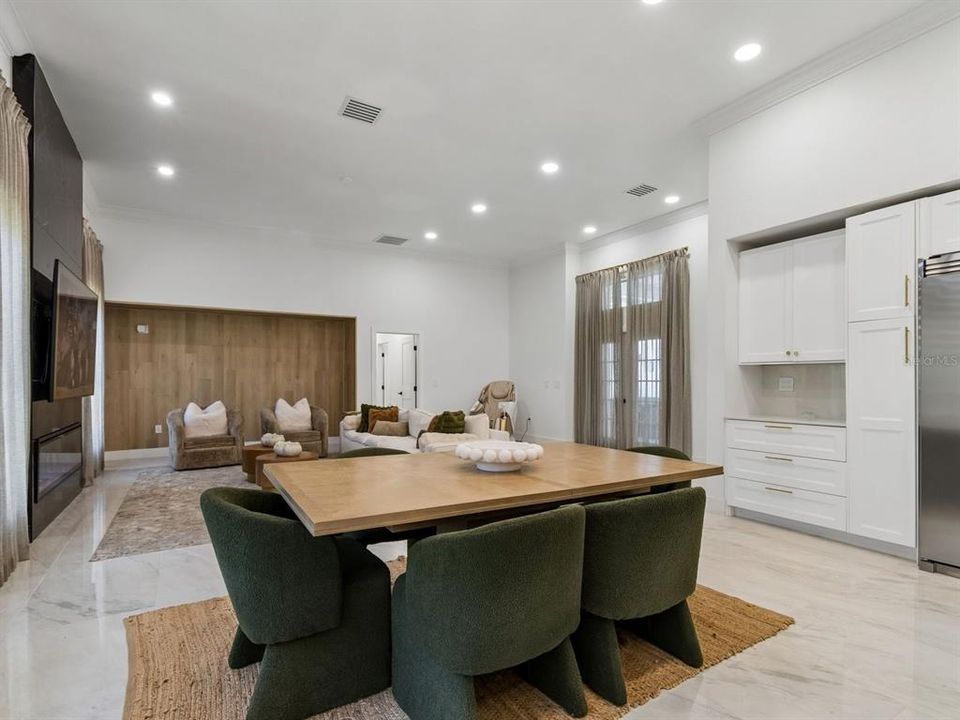 Activo con contrato: $1,600,000 (5 camas, 5 baños, 4200 Pies cuadrados)