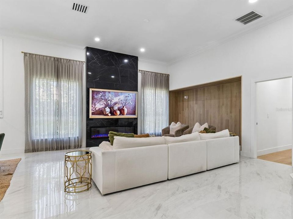 Activo con contrato: $1,600,000 (5 camas, 5 baños, 4200 Pies cuadrados)