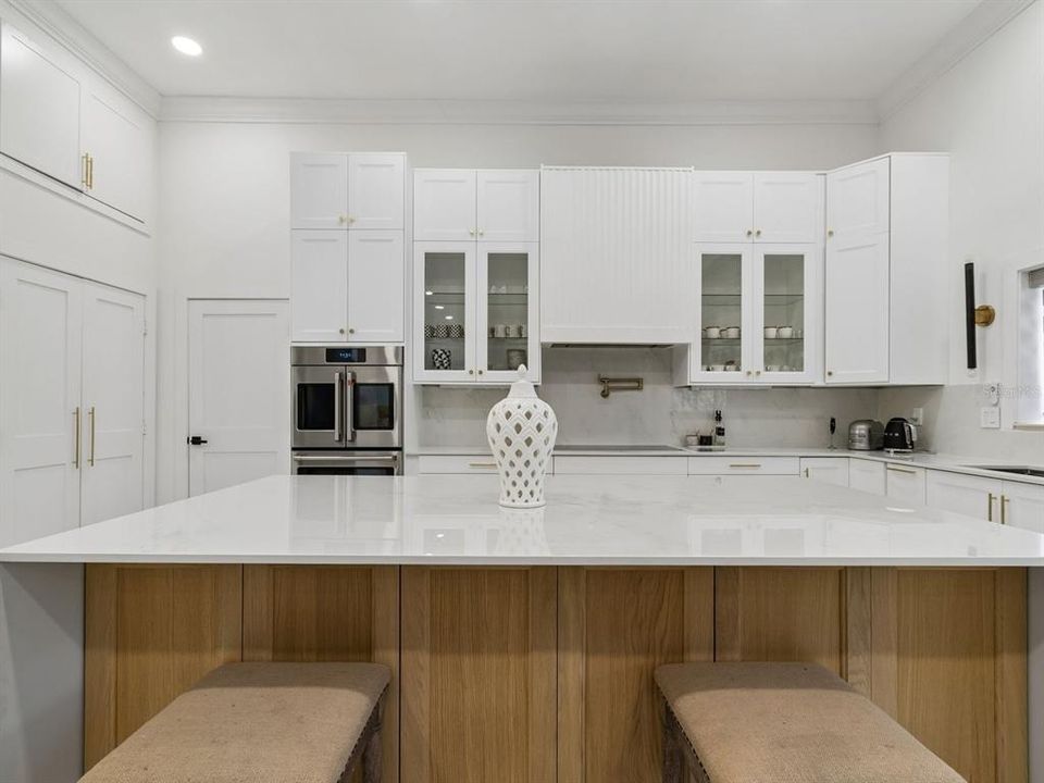 Activo con contrato: $1,600,000 (5 camas, 5 baños, 4200 Pies cuadrados)