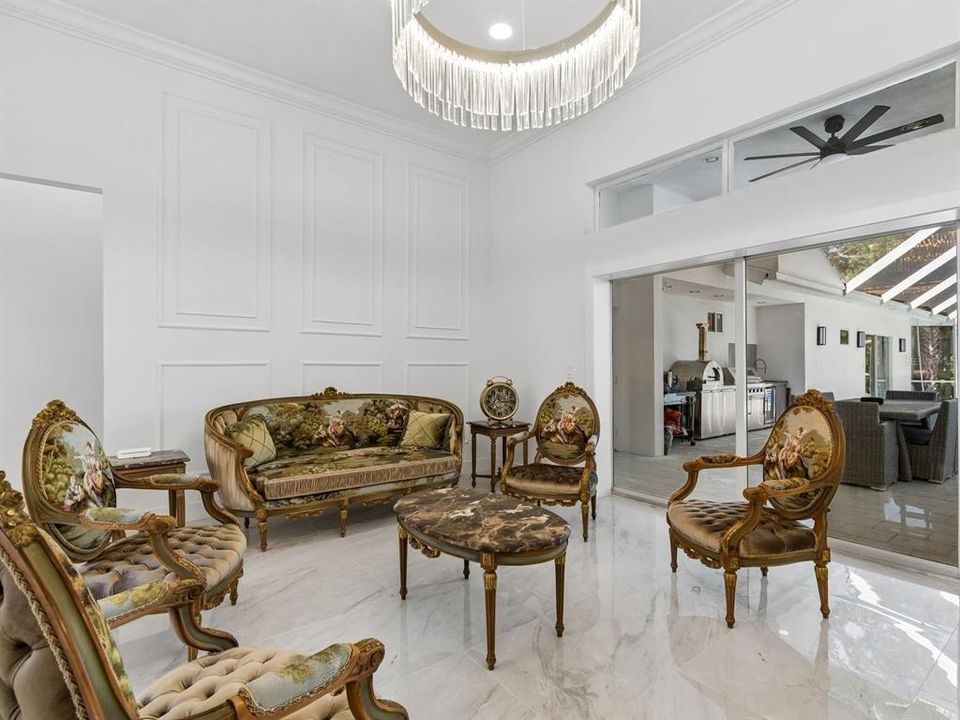 Activo con contrato: $1,600,000 (5 camas, 5 baños, 4200 Pies cuadrados)