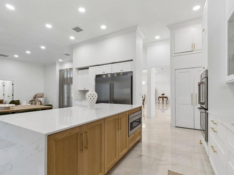 Activo con contrato: $1,600,000 (5 camas, 5 baños, 4200 Pies cuadrados)