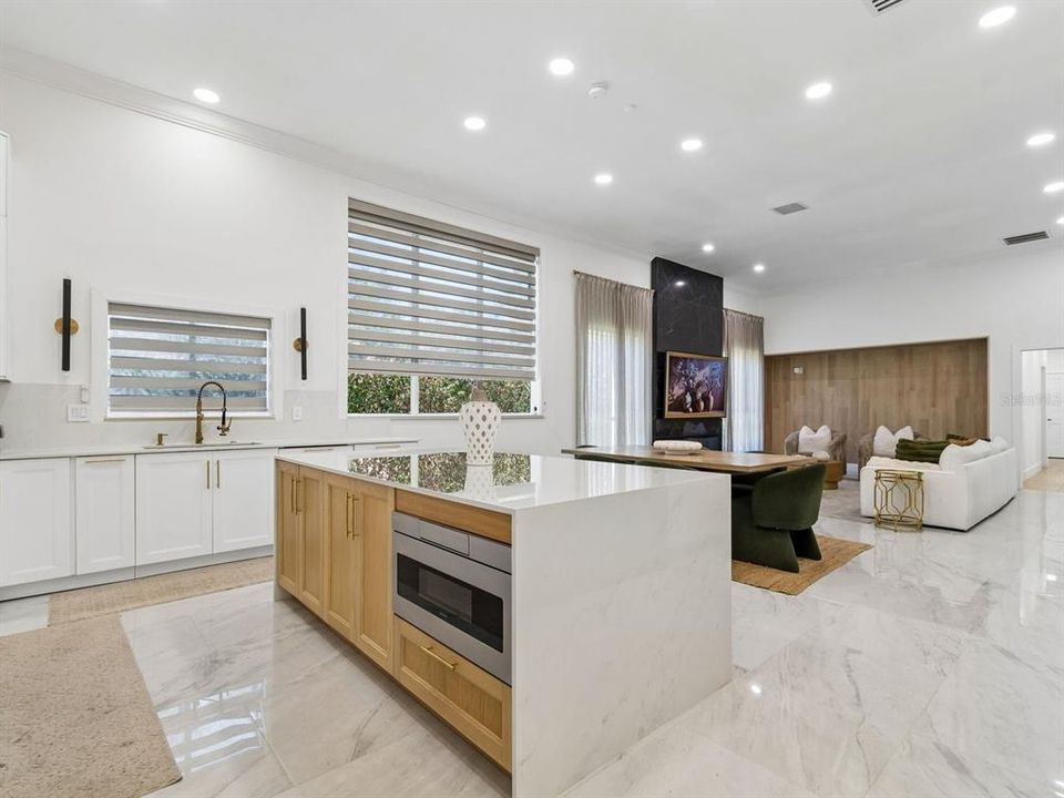 Activo con contrato: $1,600,000 (5 camas, 5 baños, 4200 Pies cuadrados)