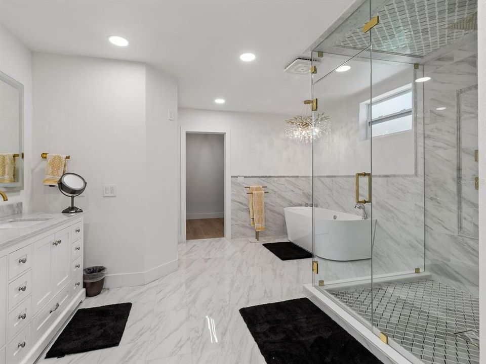 Activo con contrato: $1,600,000 (5 camas, 5 baños, 4200 Pies cuadrados)