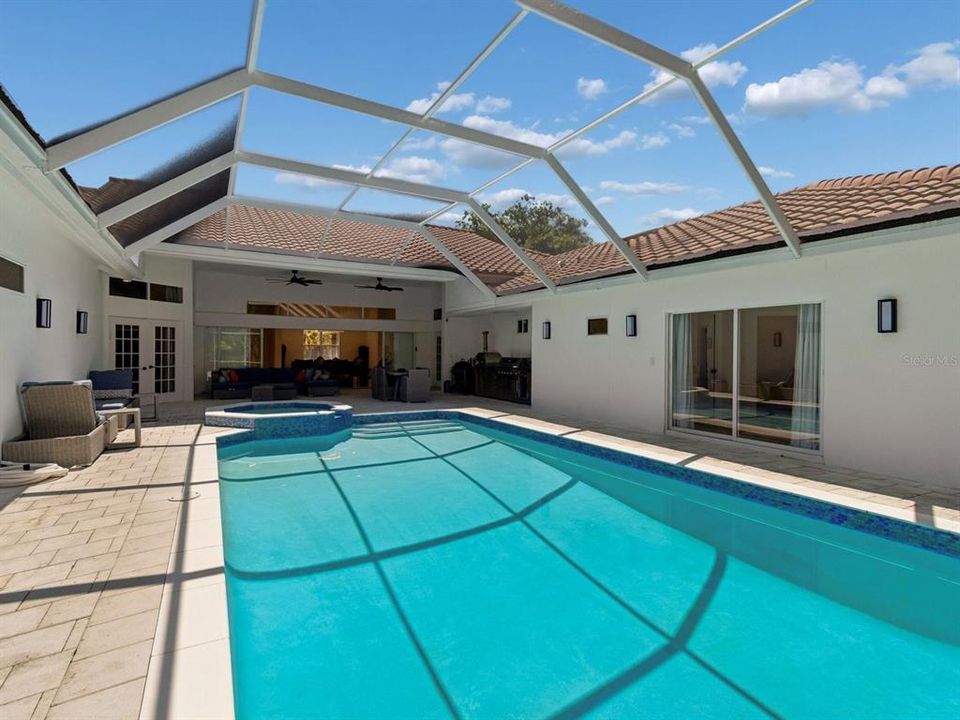 Activo con contrato: $1,600,000 (5 camas, 5 baños, 4200 Pies cuadrados)