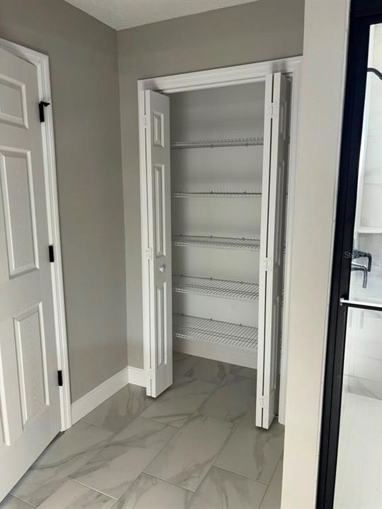 Под контрактом: $289,900 (4 спален, 2 ванн, 1895 Квадратных фут)