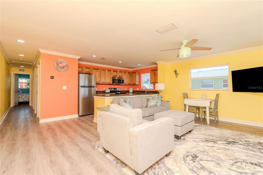 For Sale: $449,900 (2 beds, 2 baths, 865 Square Feet)