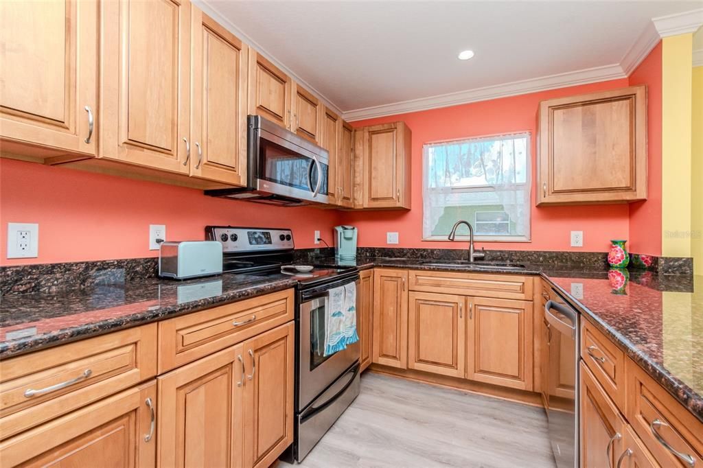 For Sale: $449,900 (2 beds, 2 baths, 865 Square Feet)