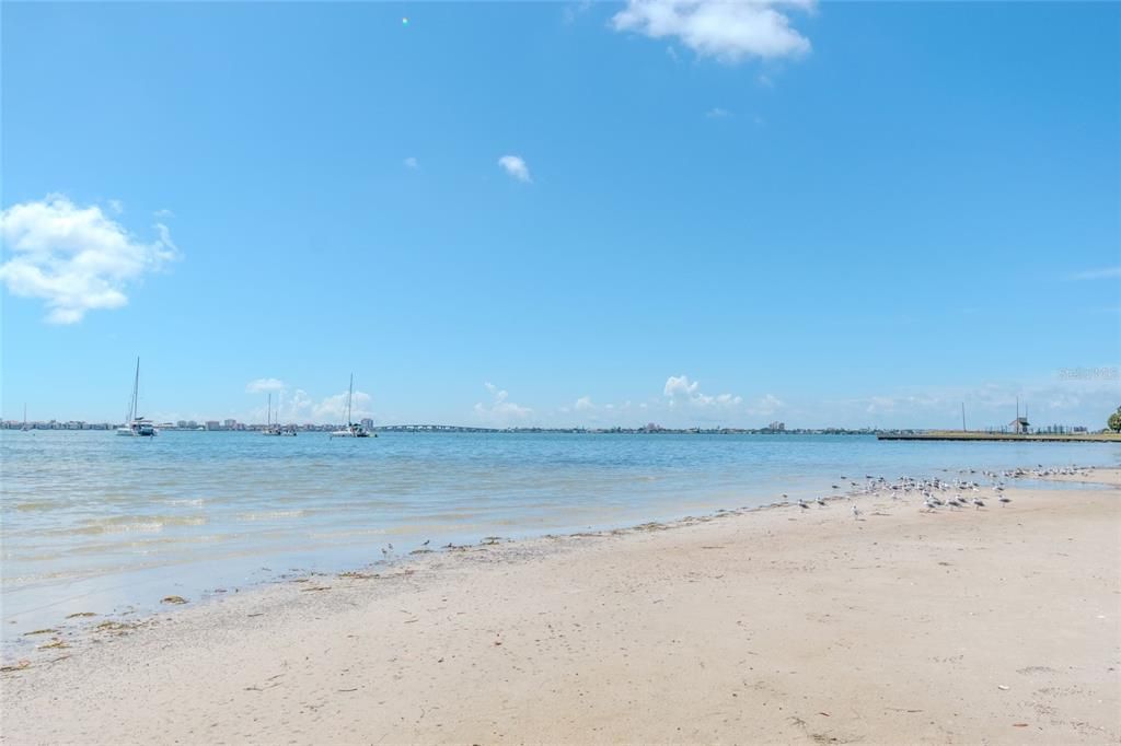 For Sale: $449,900 (2 beds, 2 baths, 865 Square Feet)