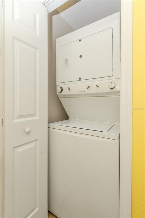 For Sale: $449,900 (2 beds, 2 baths, 865 Square Feet)